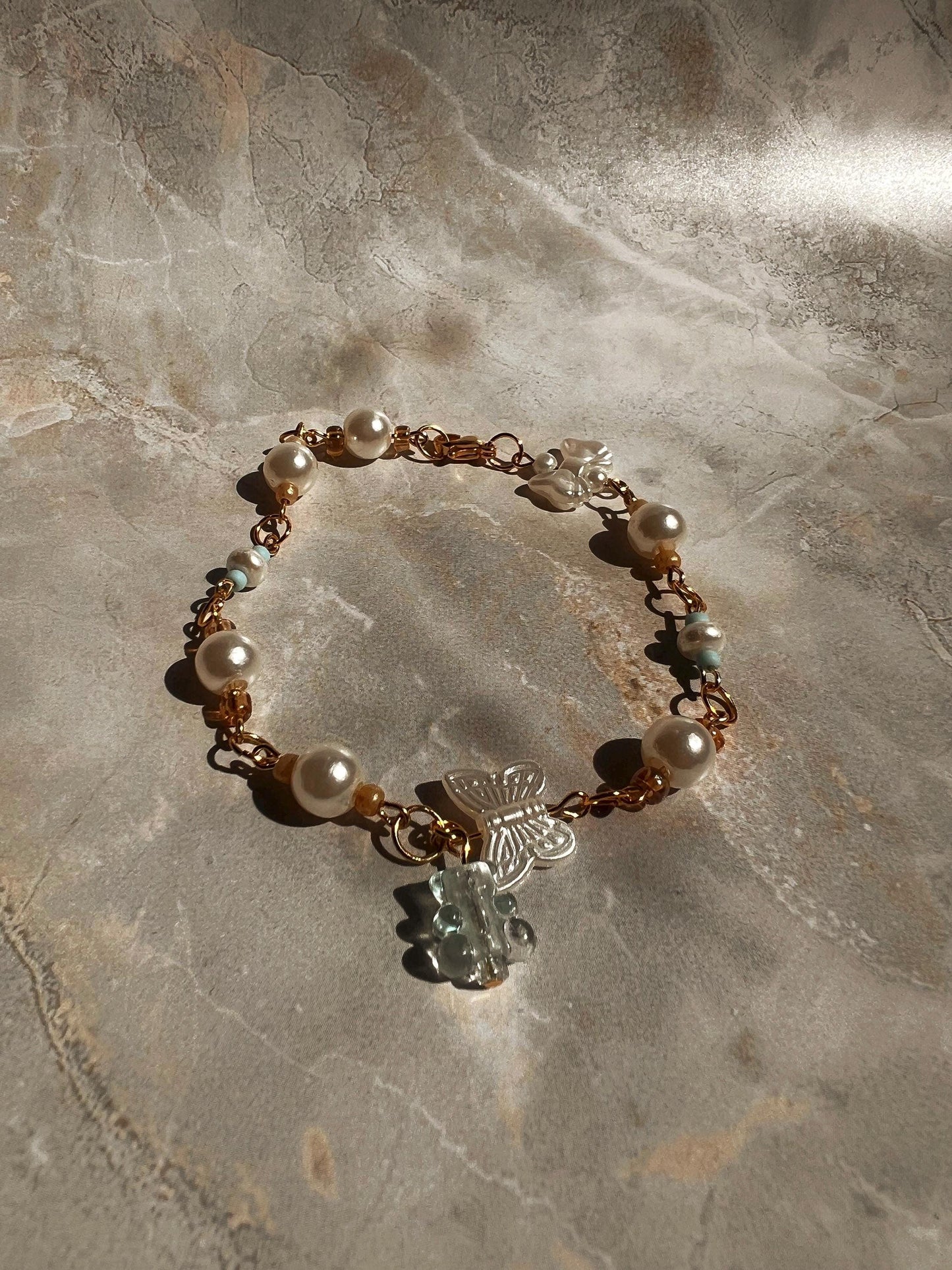Gummy Bear Pearl Charm Bracelet – Gold-Plated Chain with Faux Pearls and Pastel Blue Beads